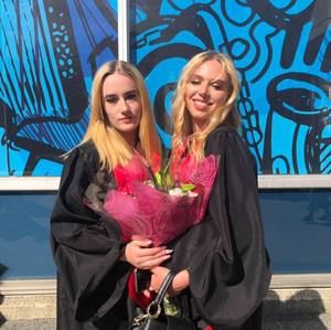 Meet your Posher, Simone